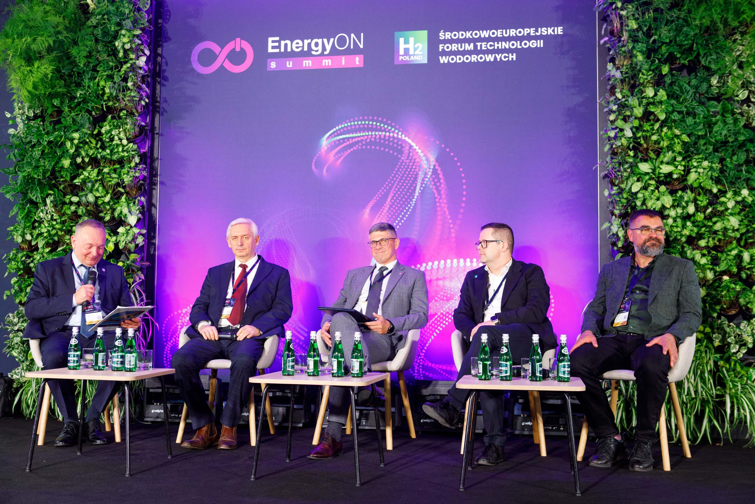 zdjęcie przedstawiające uczestników panelu 4 - z lewej dr inż. R. Szczerbowski