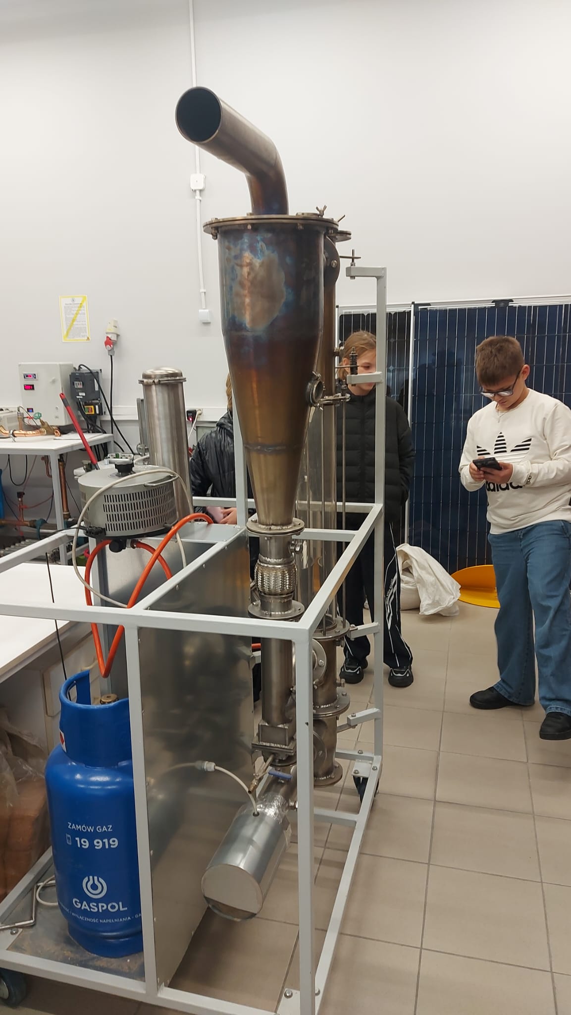 zdjęcie z laboratorium Zakładu Elektrowni i Gospodarki Elektroenergetycznej