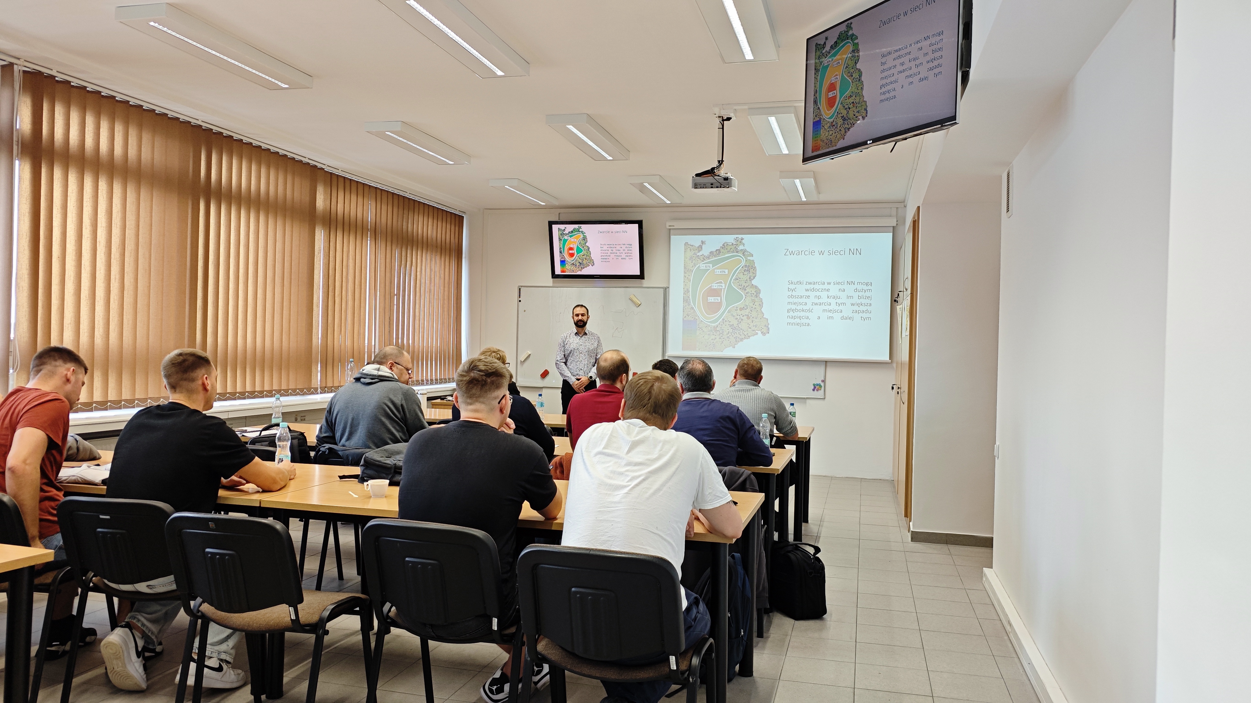 zdjęcie uczestników szkolenia w sali wykładowej