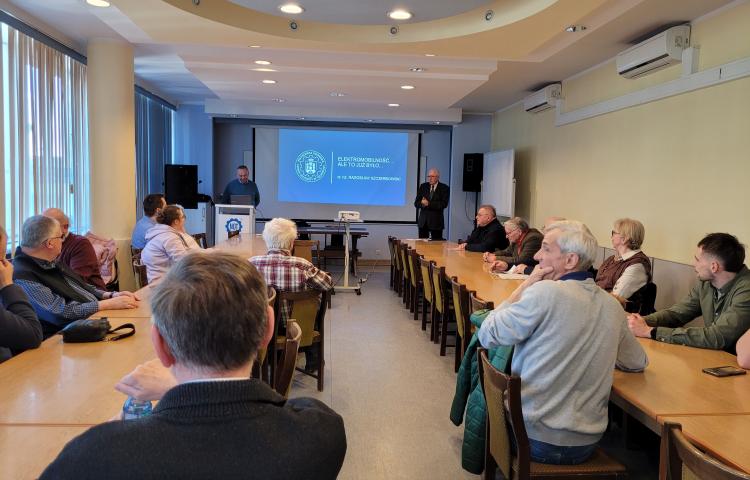 zdjęcie przedstawiające uczestników spotkania Sekcji Energetyki Oddziału Poznańskiego SEP